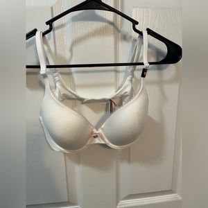 Victoria’s Secret Body Bra 34B- New with tags